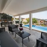 בית נופש Charming Sunset View With Outdoor Pool רוגוזניצה