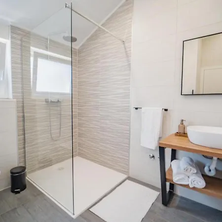 בית נופש Charming Sunset View With Outdoor Pool רוגוזניצה