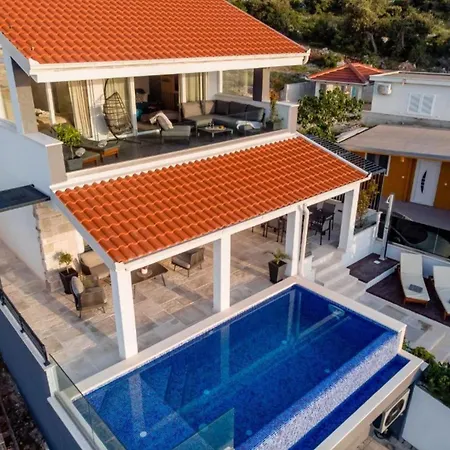 Holiday home Charming Sunset View With Outdoor Pool *