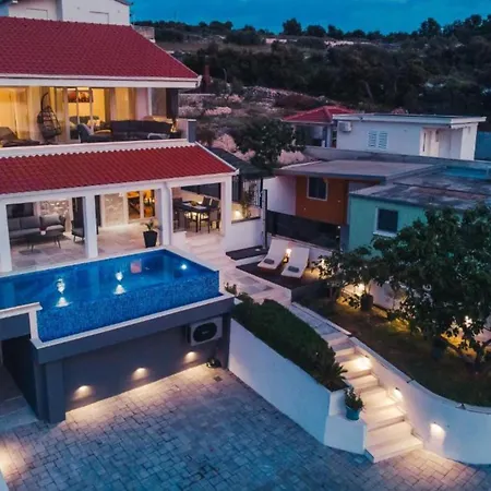 Charming Sunset View With Outdoor Pool *