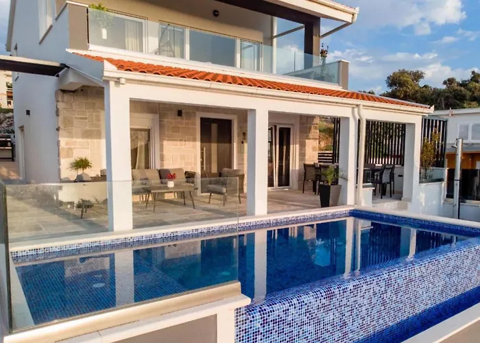 Charming Sunset View With Outdoor Pool