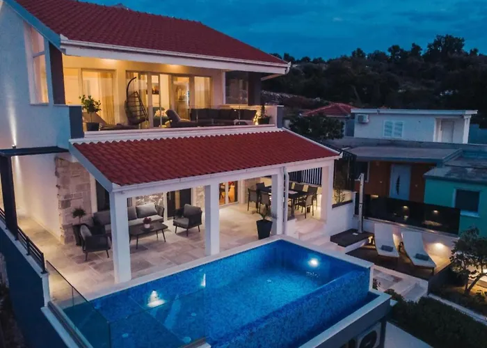 Charming Sunset View With Outdoor Pool * Рогозница