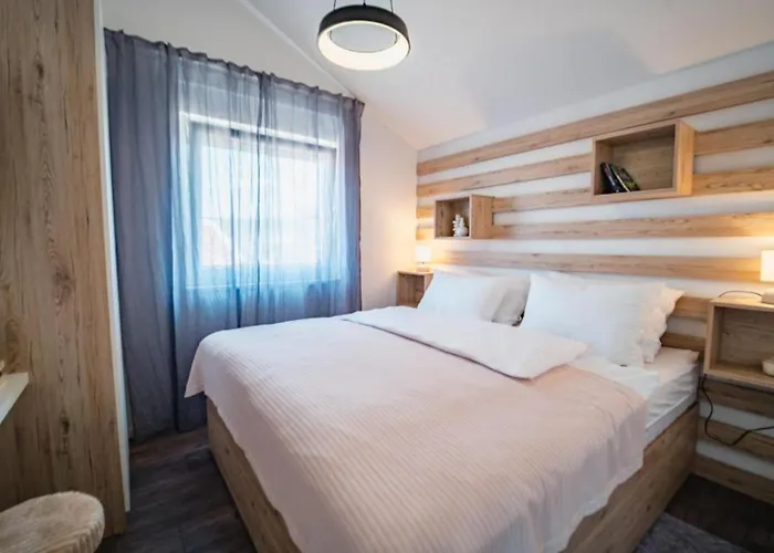 Charming Sunset View With Outdoor Pool Дом отдыха Рогозница