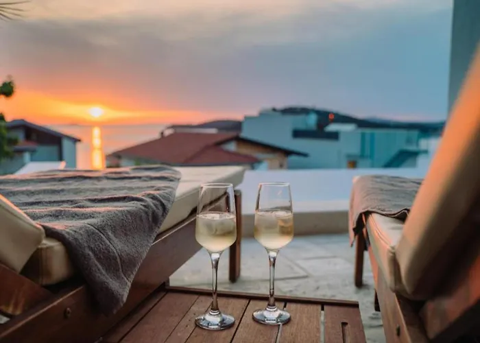 Charming Sunset View With Outdoor Pool