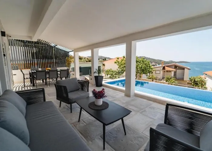 בית נופש Charming Sunset View With Outdoor Pool רוגוזניצה