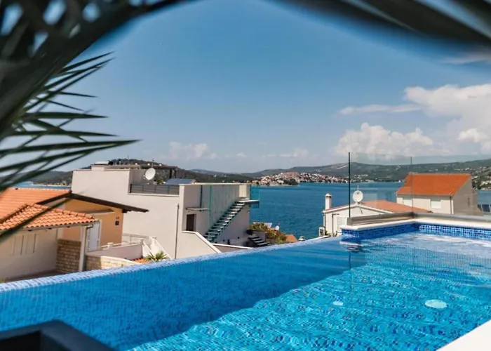 בית נופש Charming Sunset View With Outdoor Pool *