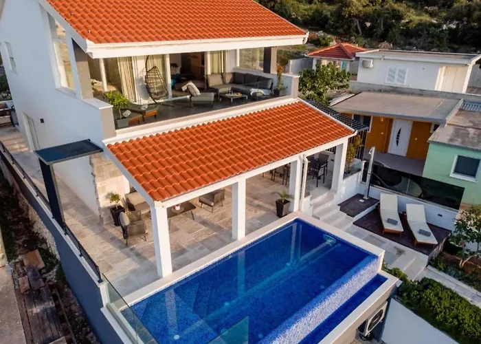 בית נופש Charming Sunset View With Outdoor Pool *